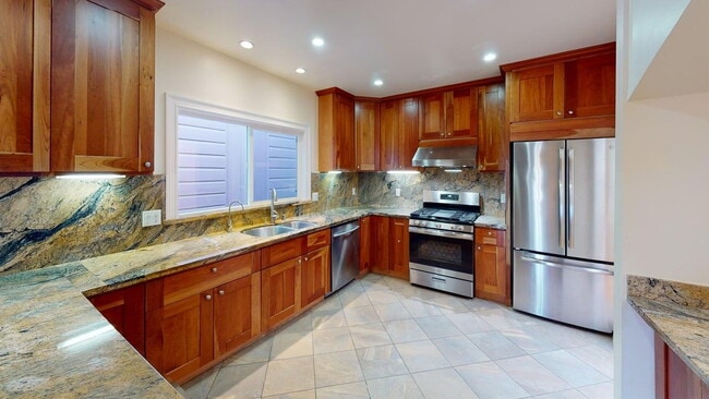 Building Photo - "Charming 4-Bed, 4-Bath Oasis in San Francisco with 1,963 Sq Ft of Comfort!"