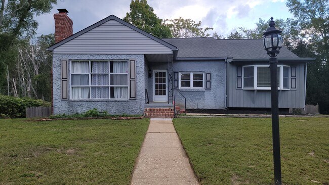 Photo - 569 Lakeside Ave