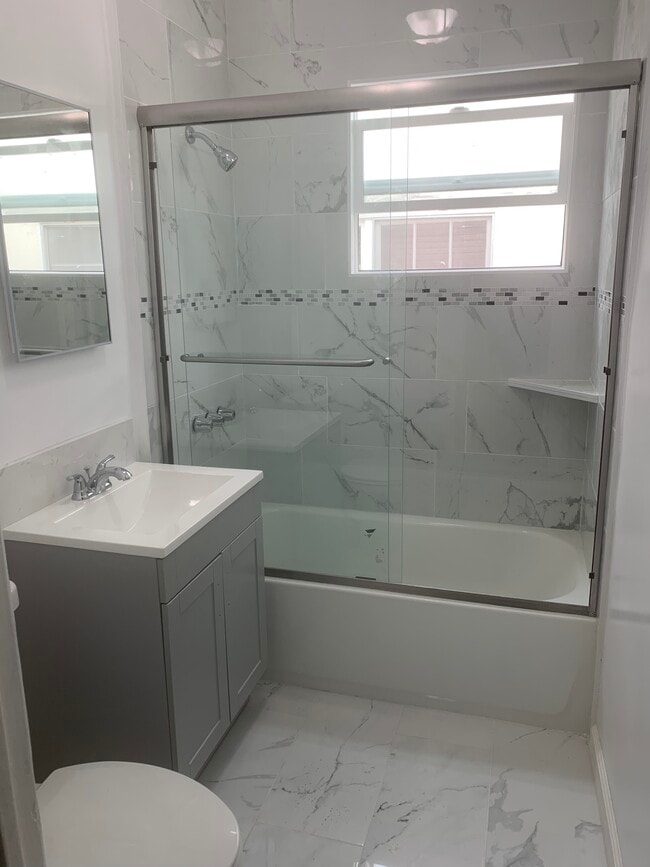 Building Photo - 132 S Canon Dr Unit 2