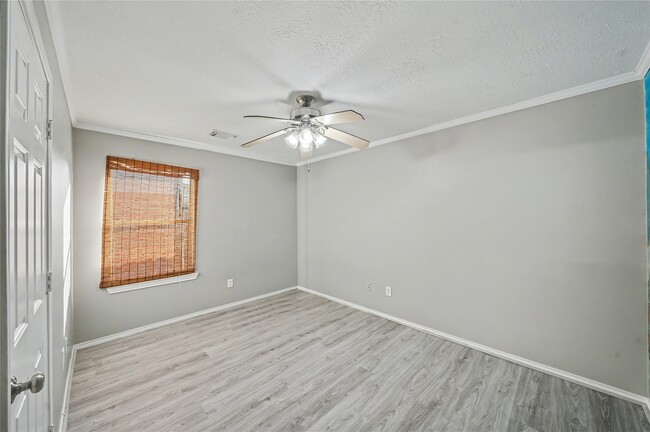 Photo - 3202 Banksfield Ct