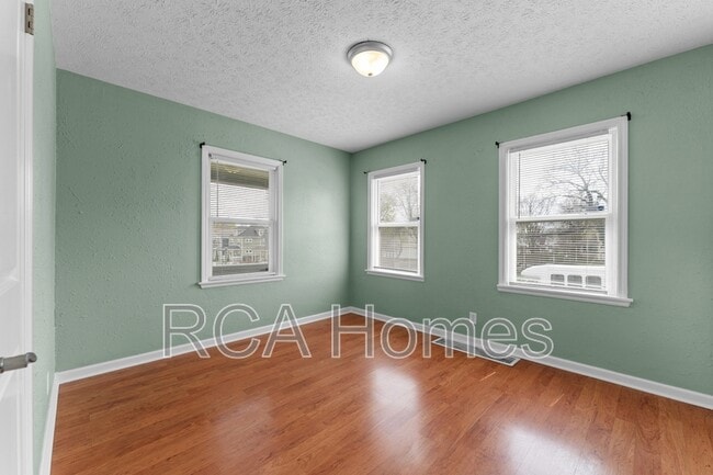 Photo - 3202 Ruckle St