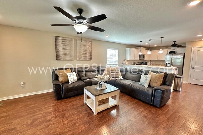 Photo - 454 Eisenhower Dr