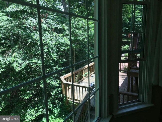 Photo - 2002 Admiral Dr