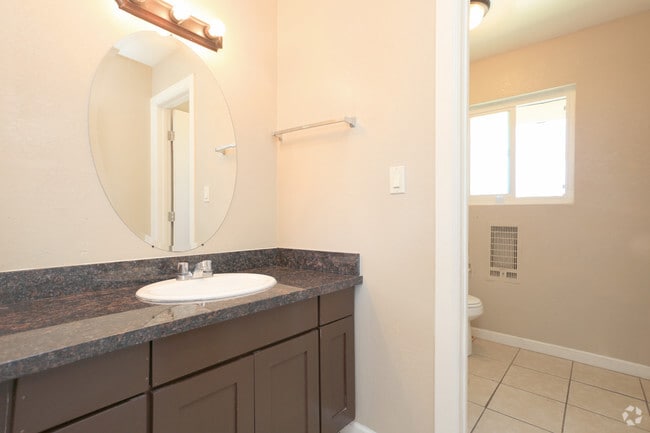 Studio 1BA - Delta Court Apts