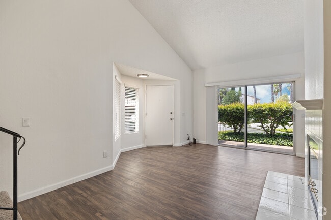 2 BR, 2BA
