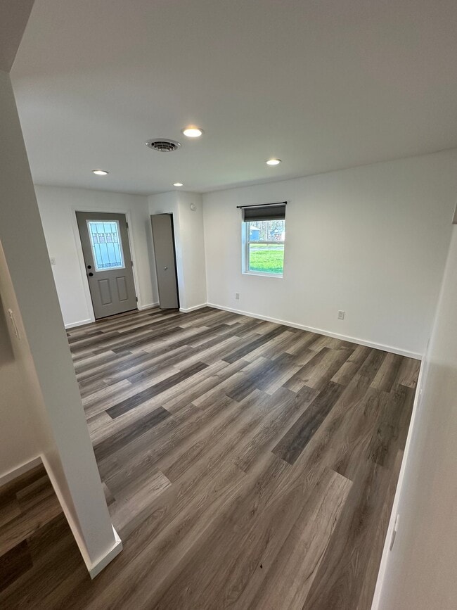 Photo - 414 Maple Dr Unit B