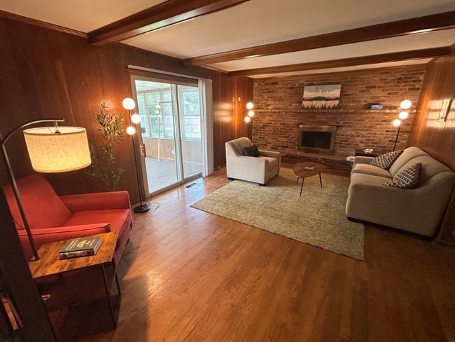 Photo - 5330 Hawthorne Dr