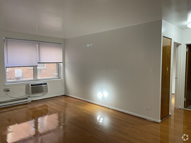 Building Photo - 5920 N Kenmore Ave Unit 219 Rental