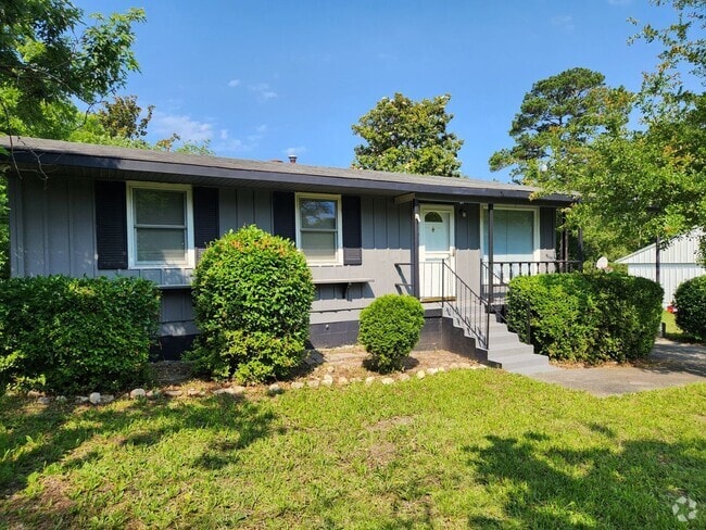 Building Photo - Cute 3 Bedoom Home