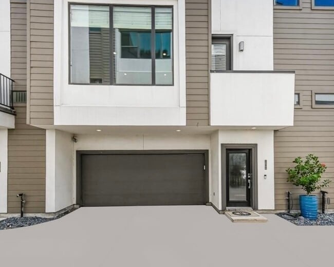 Building Photo - 1608 W Webster St Unit B