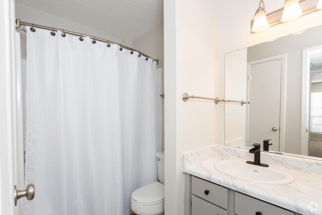 1BR, 1BA - 618 SF