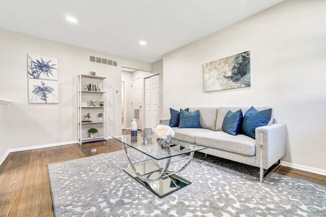 Photo - Marlton Colonial Apartments