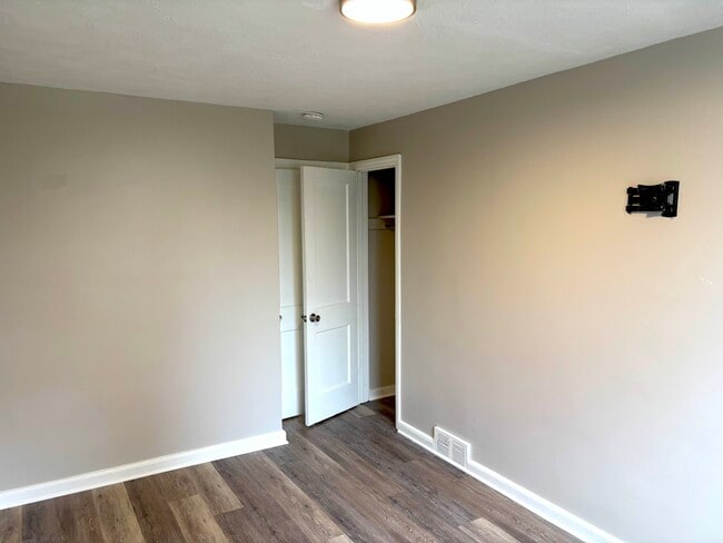 Photo - 21 W 21st St