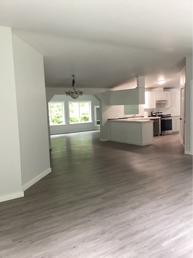 Photo - 330 SW Newton Dr