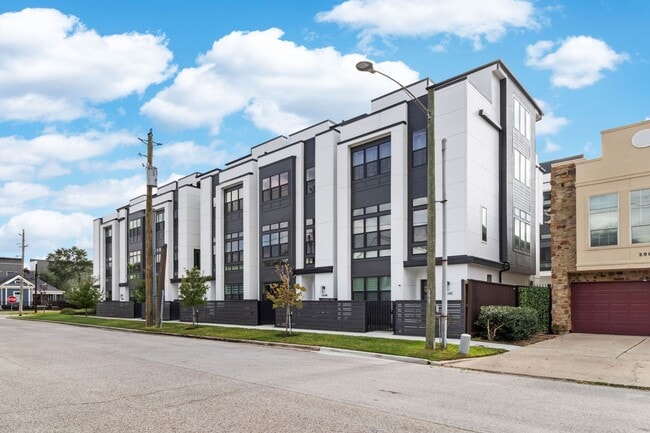 Photo - 1504 Ennis St