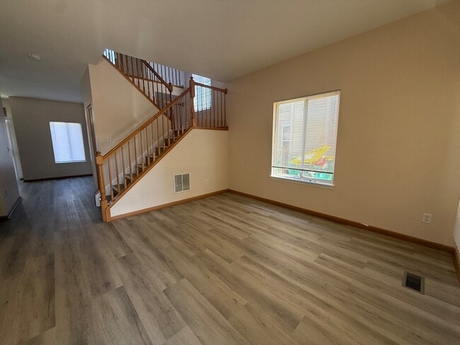 Photo - 757 Bayles Dr