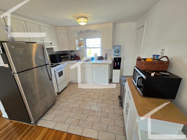 Building Photo - Check out this 3 bed 2 bath in Watertown!!