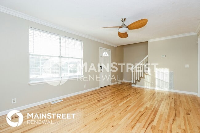 Photo - 528 Piccadilly Row