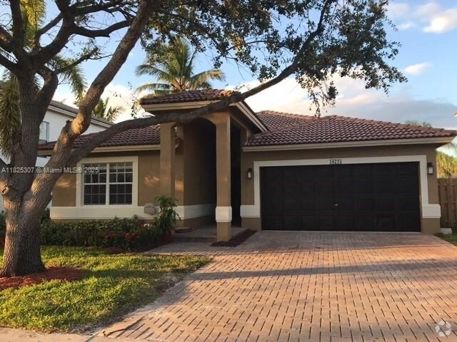 Building Photo - 16725 Sapphire Ct Rental
