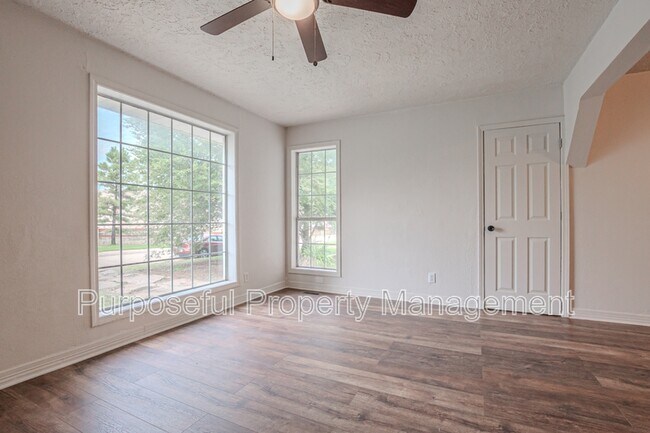 221 W Douglas Dr