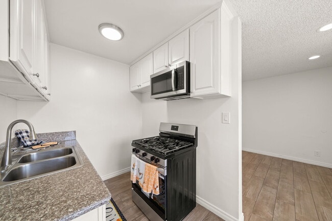 Photo - 11100 Pangborn Ave.