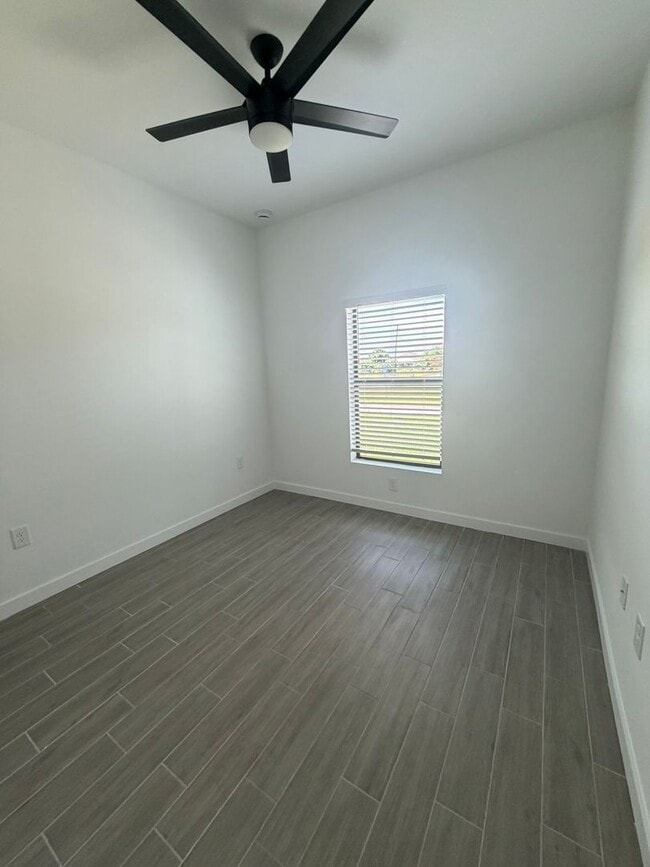 Photo - 1504 Gary Ln