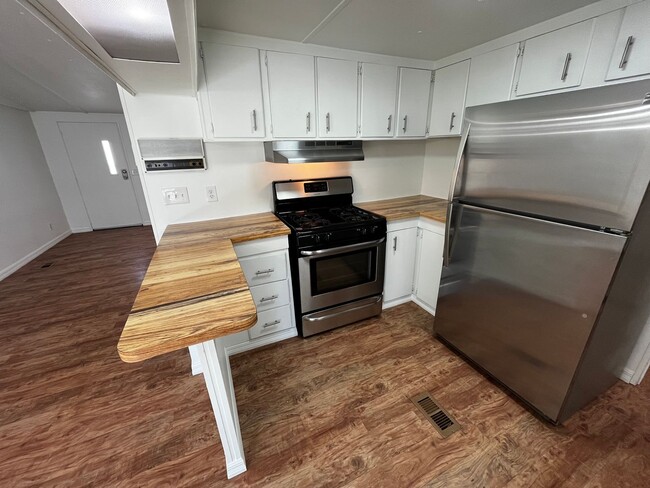 Photo - Newly Renovated Small 2BR w/Den Guest House