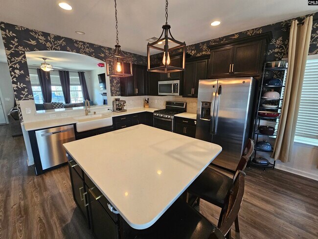 Photo - 819 Queenshire Ln