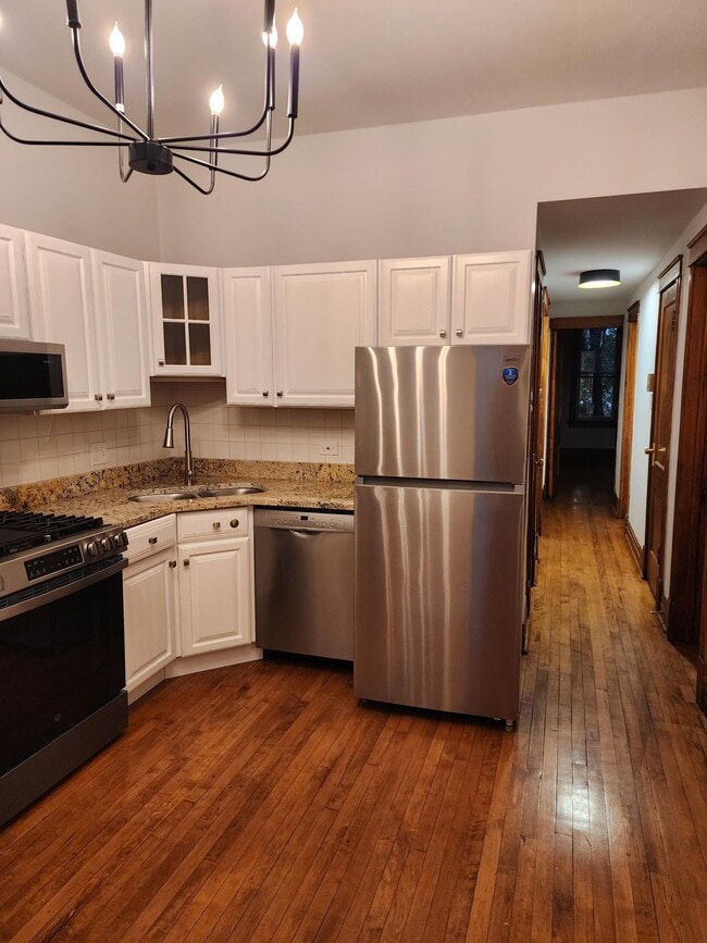 Building Photo - 823 N Hoyne Ave Unit Apartment 2