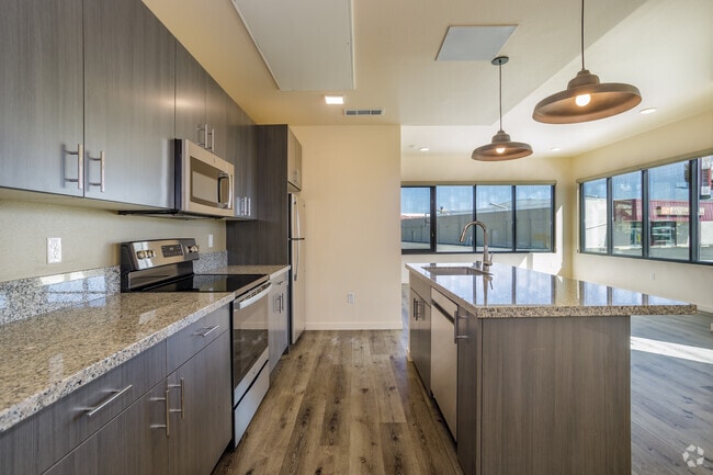 2BR, 2BA - 1,114SF