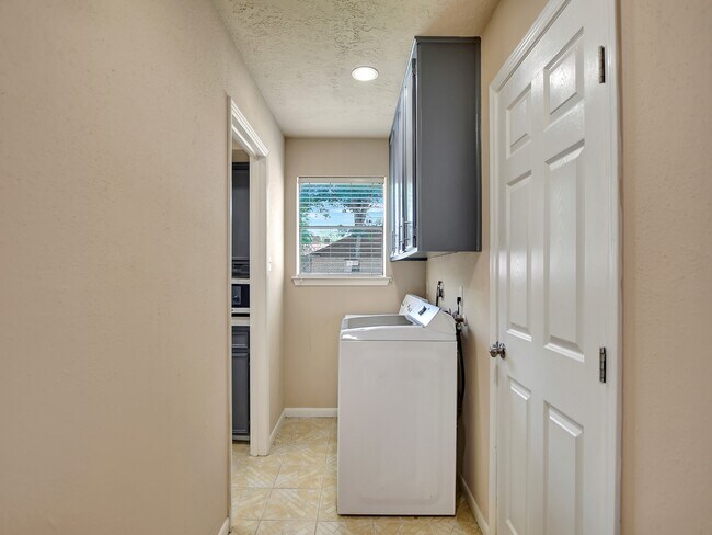 Photo - 21902 Meadowhill Dr