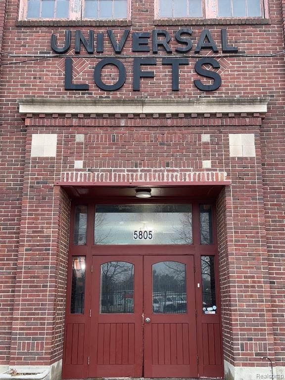 Building Photo - 5805 Lincoln St Unit 404