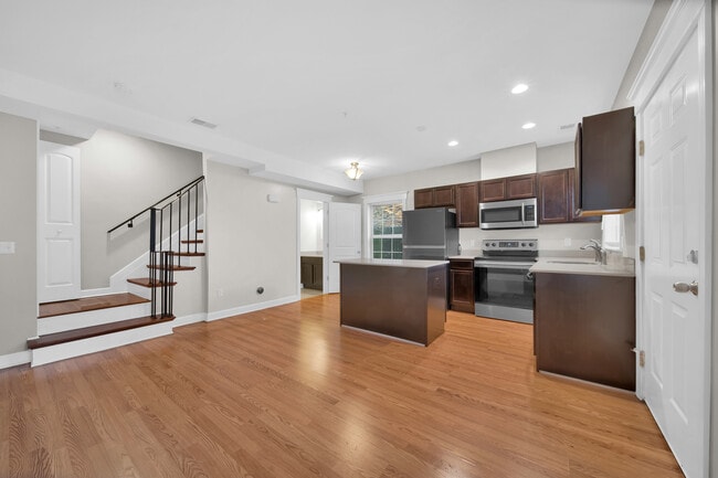 Photo - 702 E Ferry St