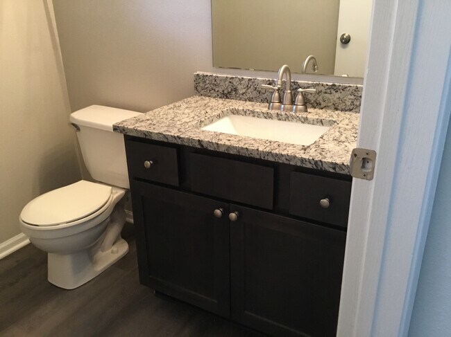 Photo - 1465 Creekside Dr