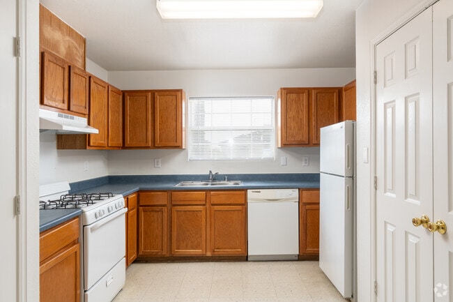 3BR, 2BA- 1,504SF - Kitchen - Rubin Heights