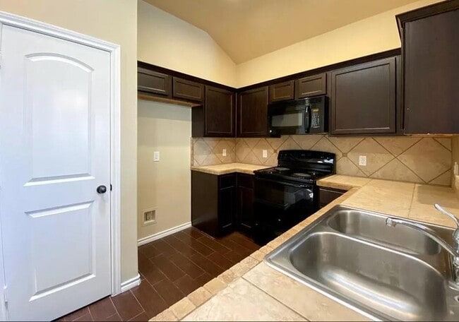 137 Creekside Villa Dr
