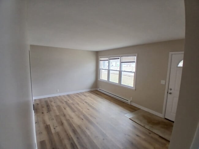 living Room - 3443 Woodmar Ct