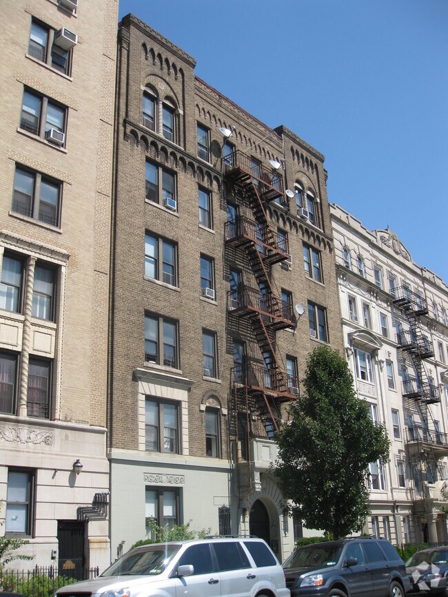 Photo - 159 Eastern Parkway