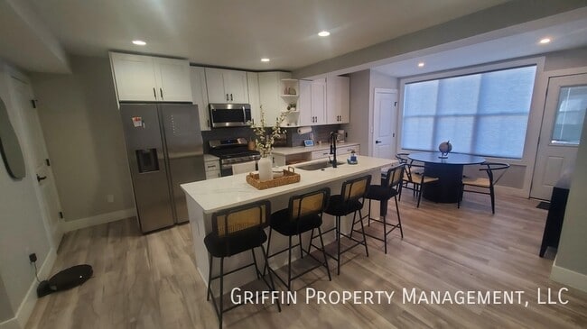 Photo - 821 20th St NE