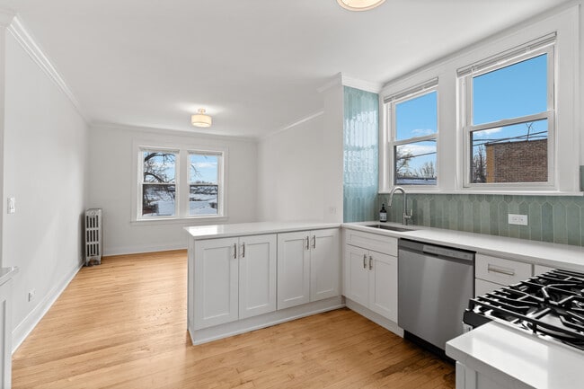 Photo - 5408 W George St Unit 2
