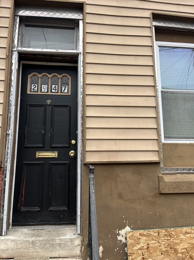 Building Photo - 2947 Kip St