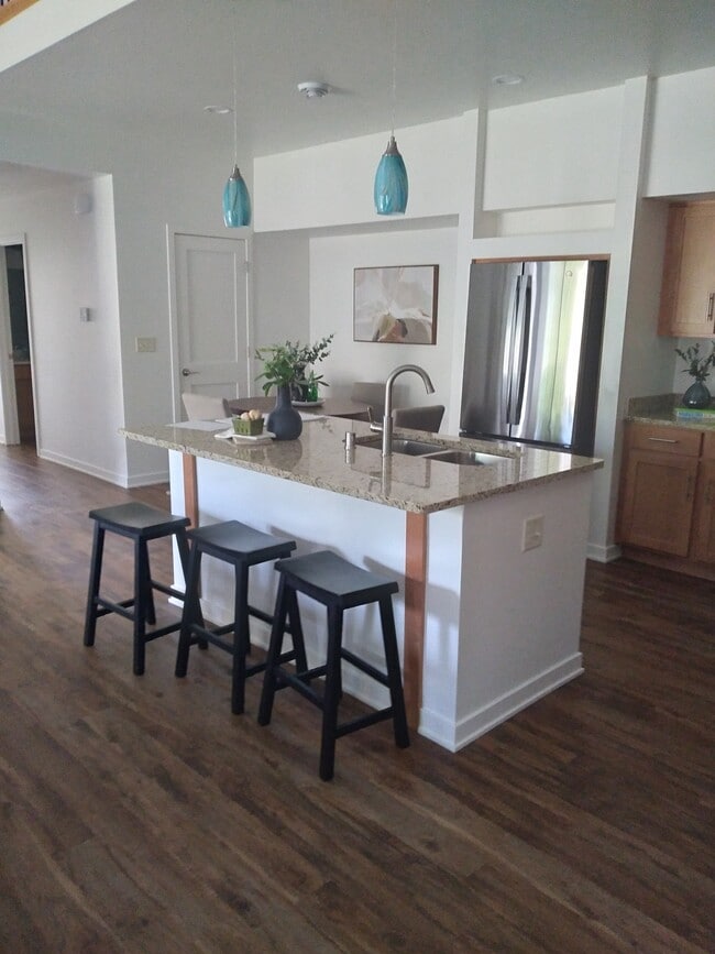 Building Photo - 2819 Hidden Dr