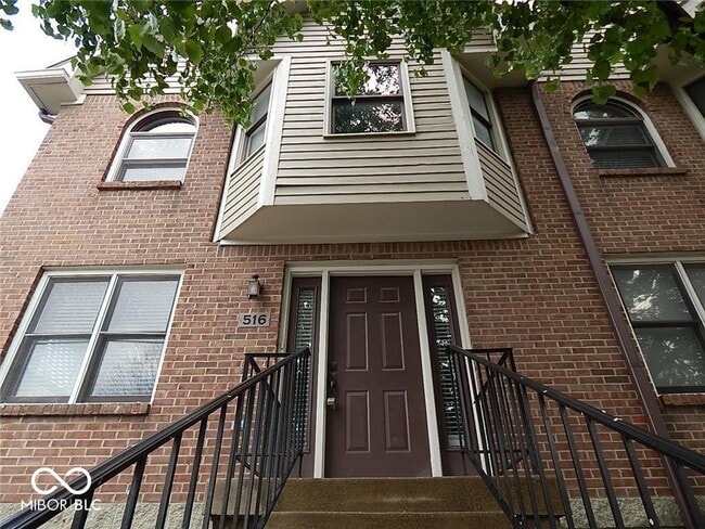 Building Photo - 516 E 10th St