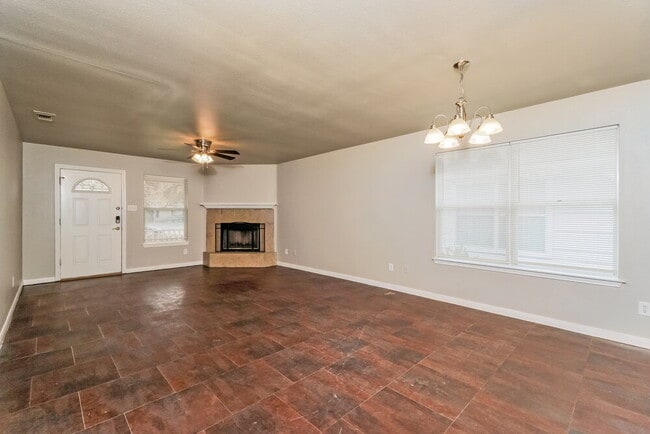 Photo - 417 Canterbury Ln