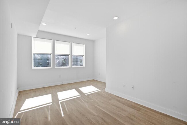Photo - 2330 N 16th St Unit 2
