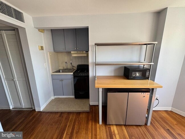 Photo - 2135 Walnut St Unit 401