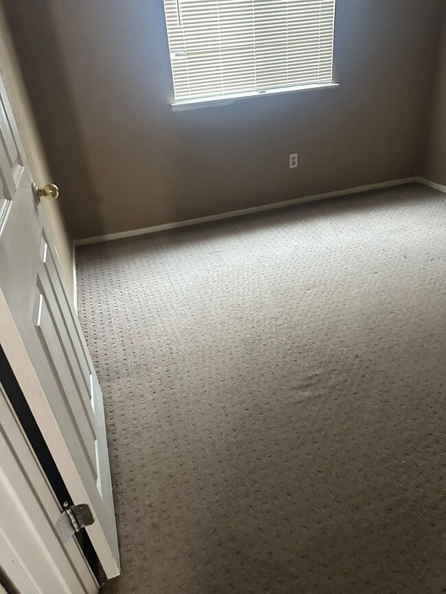 Photo - 3bd 2bth in a peaceful neighborhood. Freshly painted! Move in ready. Apply now!!