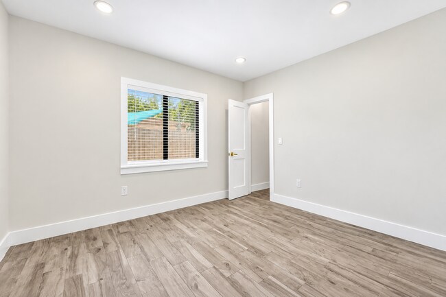 Photo - 1566 NE 174th St