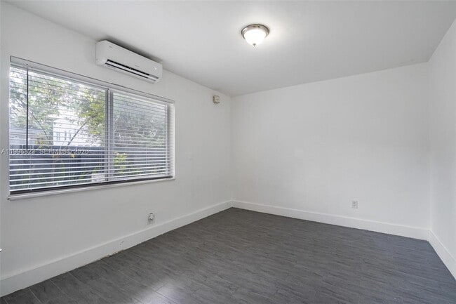 Photo - 730 NE 128th St Unidad 9