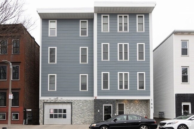 Building Photo - 188 Paris St Unit #4 Rental